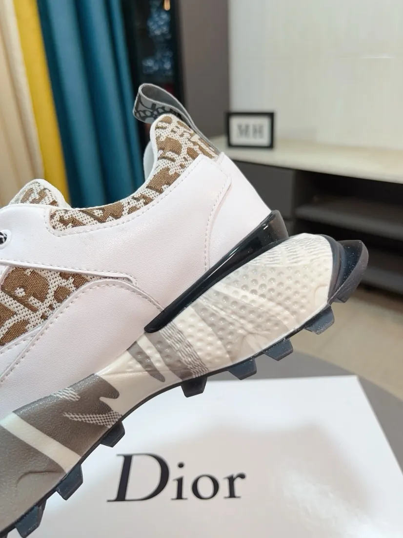 Men's men's shoes 💰458🌹🌹【Dior】Best-selling official website world premiere🔝High-end men's shoes brand official website latest series: The upper is made of imported cowhide with specially designed fabrics➕Mesh breathable lining. Make walking more convenient and comfortable! Compared with the official quality, Midea’s 1:1 replica. Create a fashionable personality to set off your uniqueness! A must-have for trendy men! Classic style. Men's sizes: 38-44.